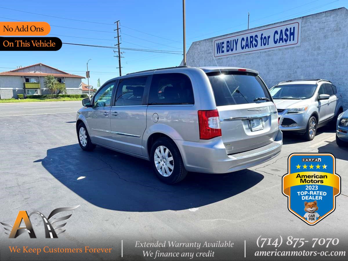 Used 2016 Chrysler Town & Country Touring FWD image 1