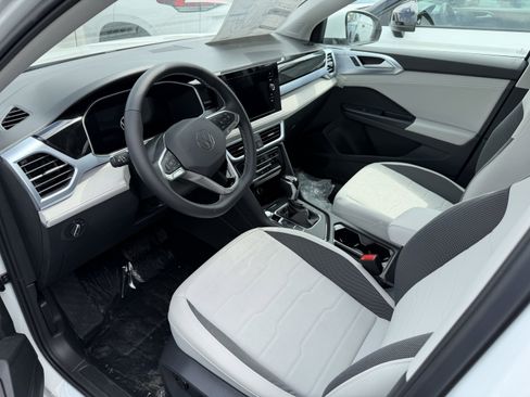 New 2026 Volkswagen Taos SE FWD image 11