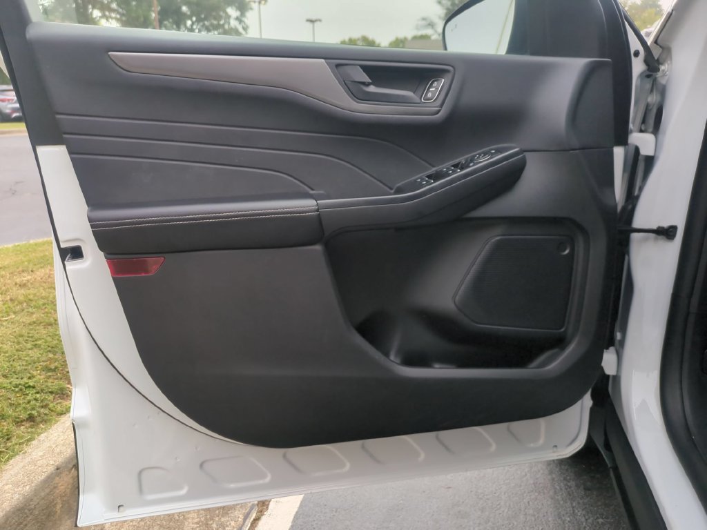 Used 2025 Ford Escape Active AWD/4WD image 9