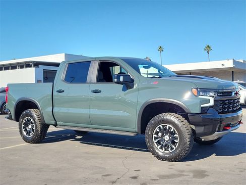 Used 2025 Chevrolet Silverado 1500 ZR2 w/ Technology Package image 35