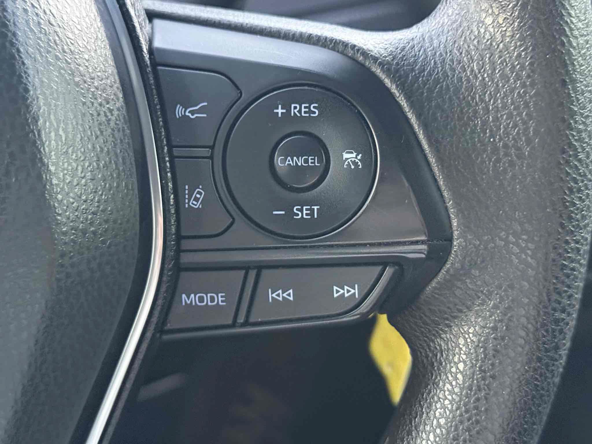 Used 2020 Toyota Camry LE w/ Carpet Mat Package FWD image 95