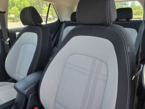 Used 2025 Hyundai Venue SEL FWD image 28