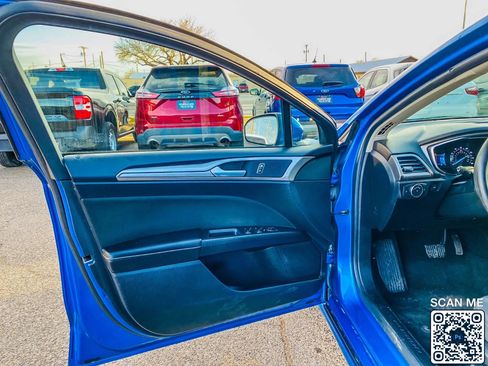 Used 2020 Ford Fusion SE image 17