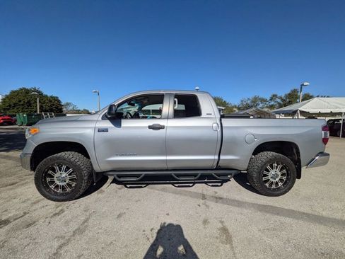 Used 2015 Toyota Tundra SR5 image 2