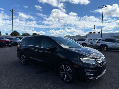 Used 2018 Honda Odyssey Elite image 3