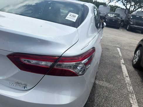 Used 2020 Toyota Camry XLE FWD image 8
