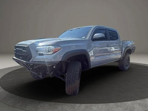 Used 2019 Toyota Tacoma TRD Off-Road image 3