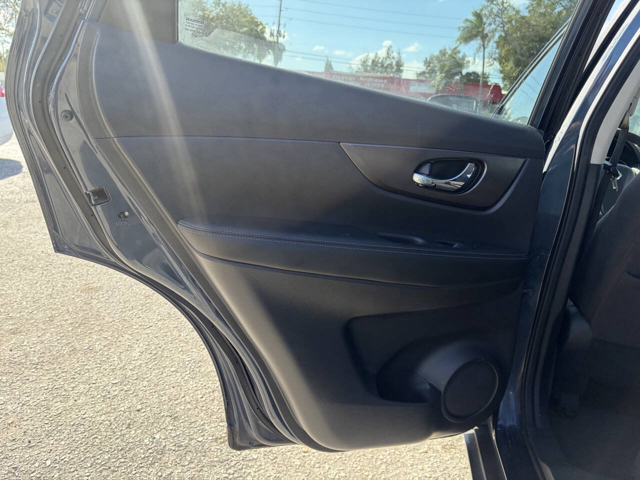 Used 2016 Nissan Rogue SV AWD/4WD image 10