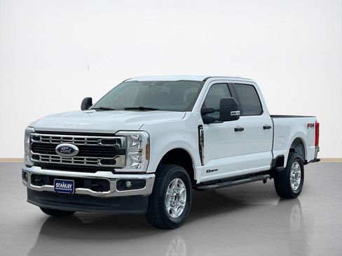 Used 2025 Ford F250 XLT w/ FX4 Off-Road Package AWD/4WD image 3