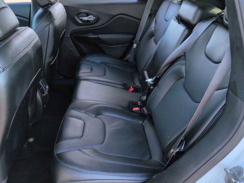 Used 2023 Jeep Cherokee Altitude Lux image 20