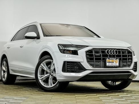 Used 2023 Audi Q8 Premium w/ Convenience Package image 1