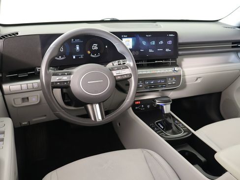 Used 2025 Hyundai Kona SEL AWD/4WD image 2