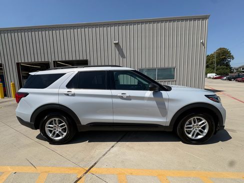 Used 2026 Ford Explorer Active RWD image 9