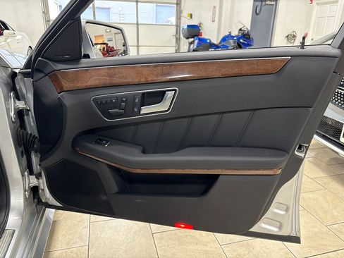 Used 2013 Mercedes-Benz E 350 4MATIC Sedan image 40