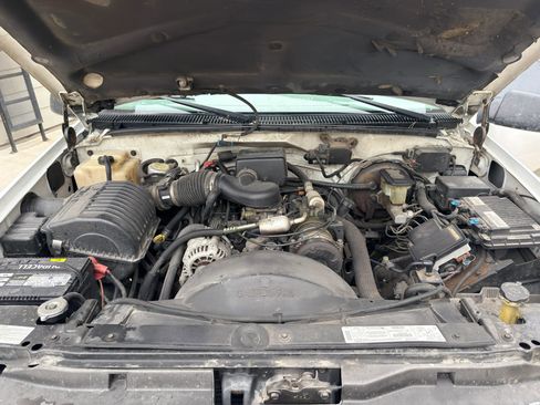 Used 1999 Chevrolet Suburban 4WD w/ Preferred Equipment Group 3 image 22