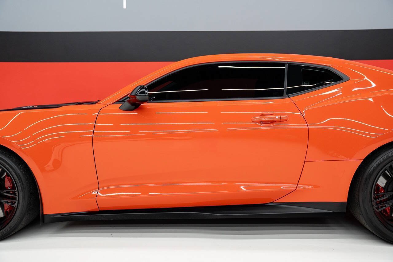 Used 2019 Chevrolet Camaro ZL1 RWD image 21