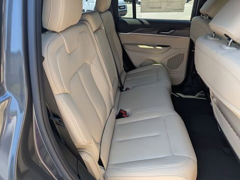 New 2025 Jeep Grand Cherokee Limited w/ Black Appearance Package RWD image 33