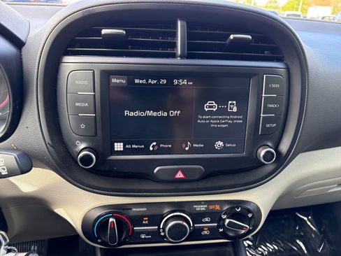 Used 2025 Kia Soul LX w/ LX Technology Package FWD image 19