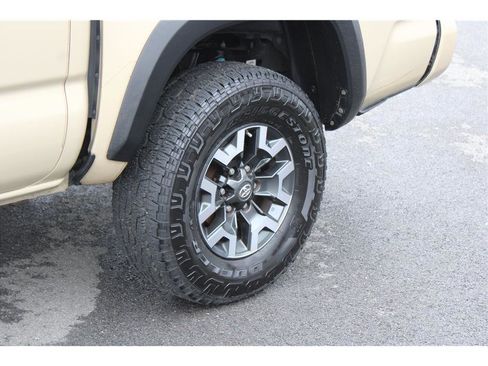 Used 2018 Toyota Tacoma TRD Off-Road w/ Technology Package image 6