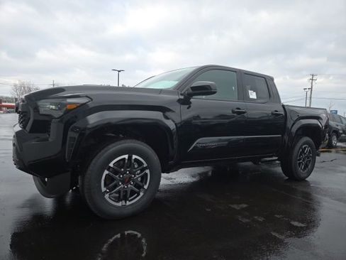 Used 2025 Toyota Tacoma TRD Sport image 3
