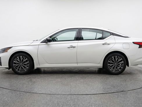 Used 2025 Nissan Altima 2.5 SV FWD image 5