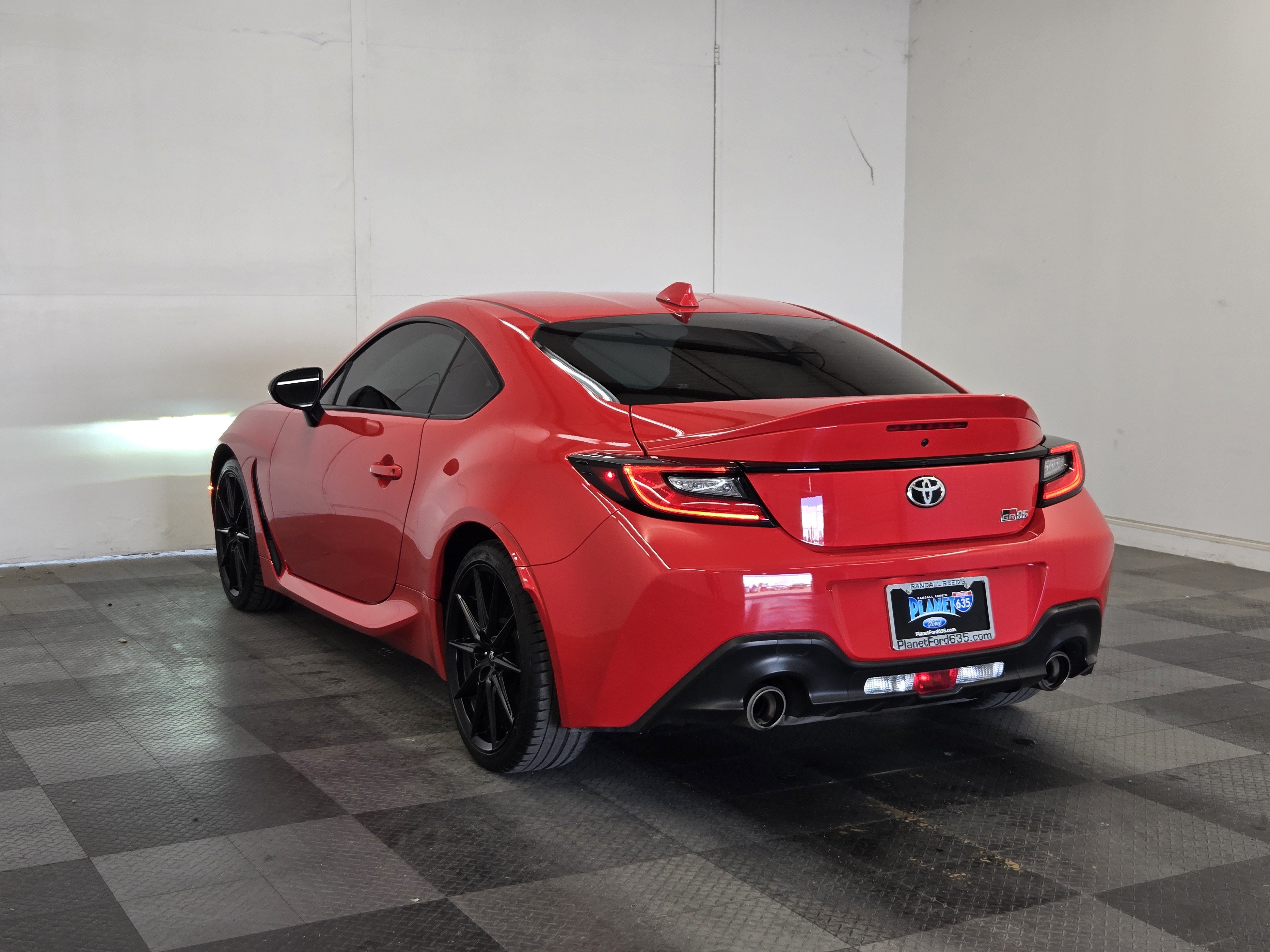 Used 2023 Toyota GR86 Premium w/ ALL Weather Mat Package (TMS) RWD image 5