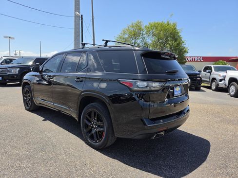 Used 2021 Chevrolet Traverse Premier w/ Redline Edition FWD image 3