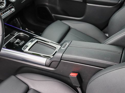 Used 2025 Mercedes-Benz GLA 250 image 21