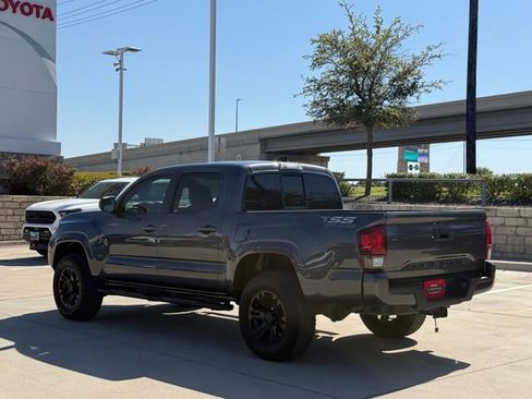 Used 2021 Toyota Tacoma SR w/ SR Convenience Package image 4