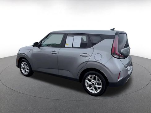 Used 2025 Kia Soul LX w/ LX Technology Package FWD image 10
