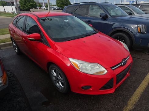 Used 2014 Ford Focus SE w/ SE Winter Package FWD image 1