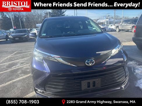 Used 2025 Toyota Sienna XLE image 15
