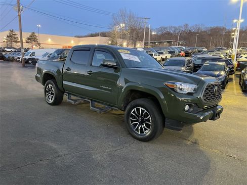 Used 2021 Toyota Tacoma TRD Sport w/ Technology Package image 6