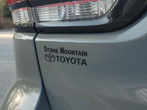 Used 2022 Jeep Grand Cherokee Laredo X image 8