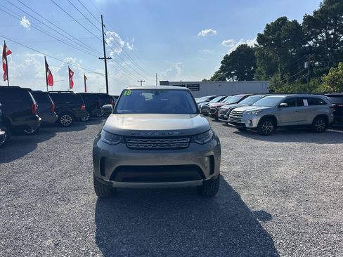 Used 2018 Land Rover Discovery HSE Luxury AWD/4WD image 16