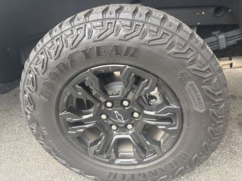 Used 2025 Chevrolet Silverado 1500 ZR2 w/ Technology Package image 24