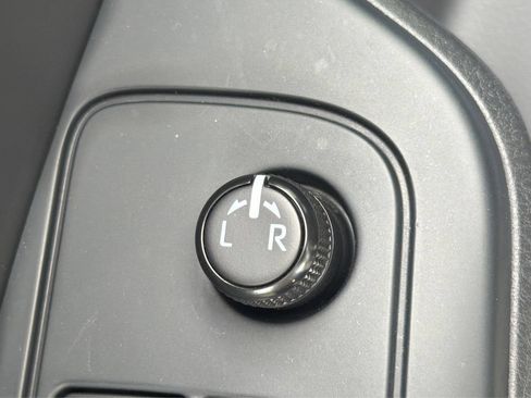 Used 2020 Toyota C-HR LE FWD image 34