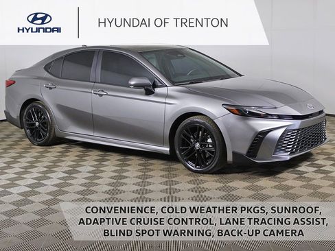 Used 2025 Toyota Camry SE w/ Convenience Package image 1