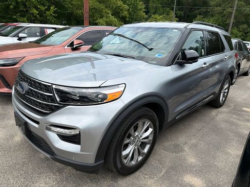 Used 2023 Ford Explorer XLT w/ Equipment Group 202A RWD image 4