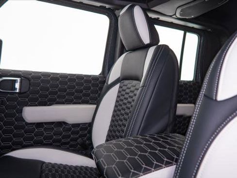 Used 2025 Jeep Gladiator Sport image 42