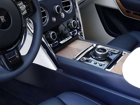 Certified 2025 Rolls-Royce Cullinan AWD/4WD image 17