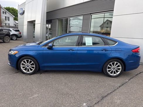 Used 2017 Ford Fusion SE FWD image 9