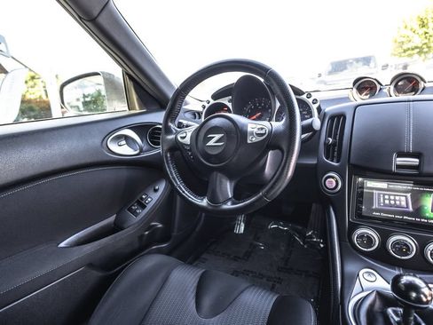 Used 2020 Nissan 370Z Coupe RWD image 25