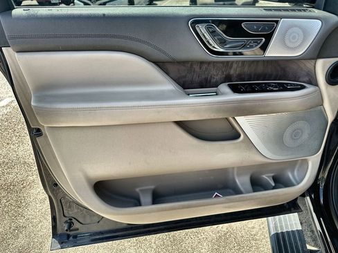 Used 2022 Lincoln Navigator Reserve image 10