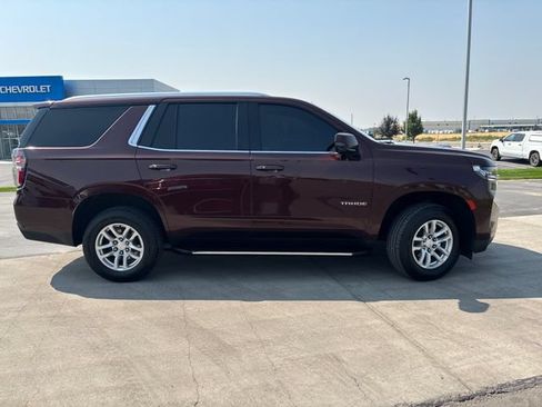 Used 2022 Chevrolet Tahoe LT w/ Luxury Package AWD/4WD image 2