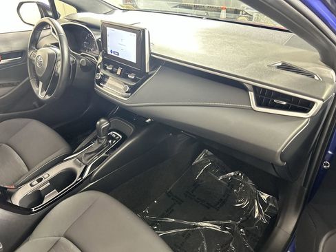 Used 2025 Toyota Corolla SE w/ SE Package image 27