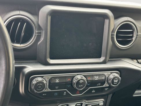 Used 2022 Jeep Wrangler Unlimited Sahara image 12