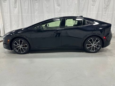 Used 2025 Toyota Prius XLE image 4