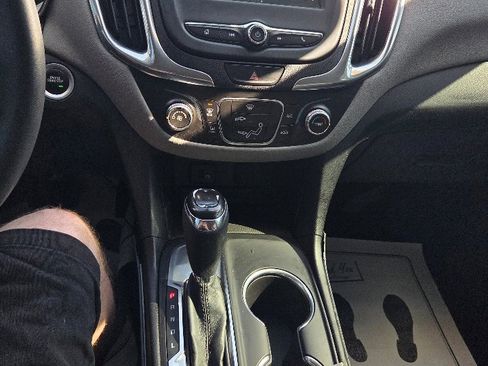 Used 2018 Chevrolet Equinox LS image 23