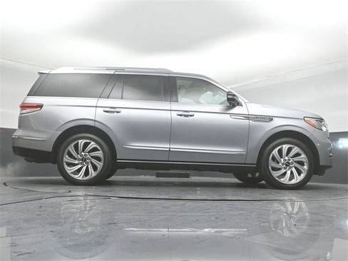 Used 2022 Lincoln Navigator Reserve image 40